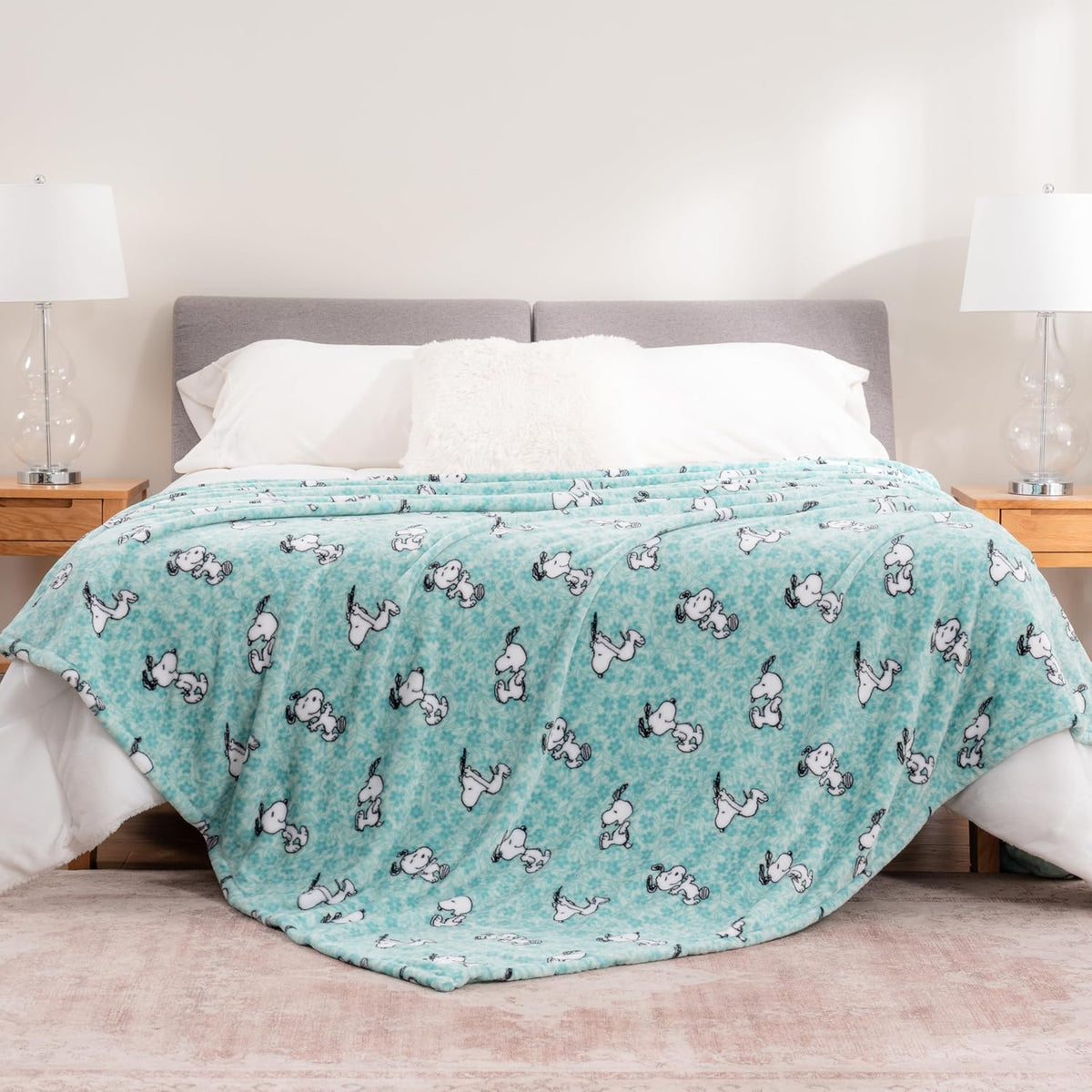 Berkshire Blanket Peanuts® VelvetLoft® Manta de Felpa de Personaje...