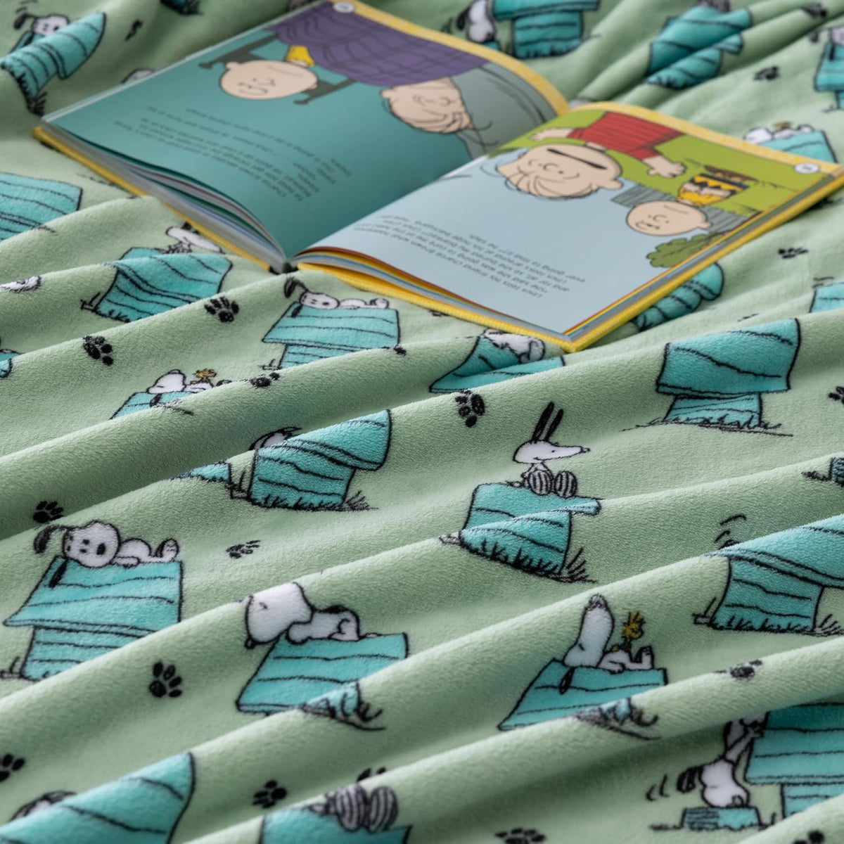 Berkshire Peanuts® VelvetLoft® - Manta de felpa de Snoopy con lindo...