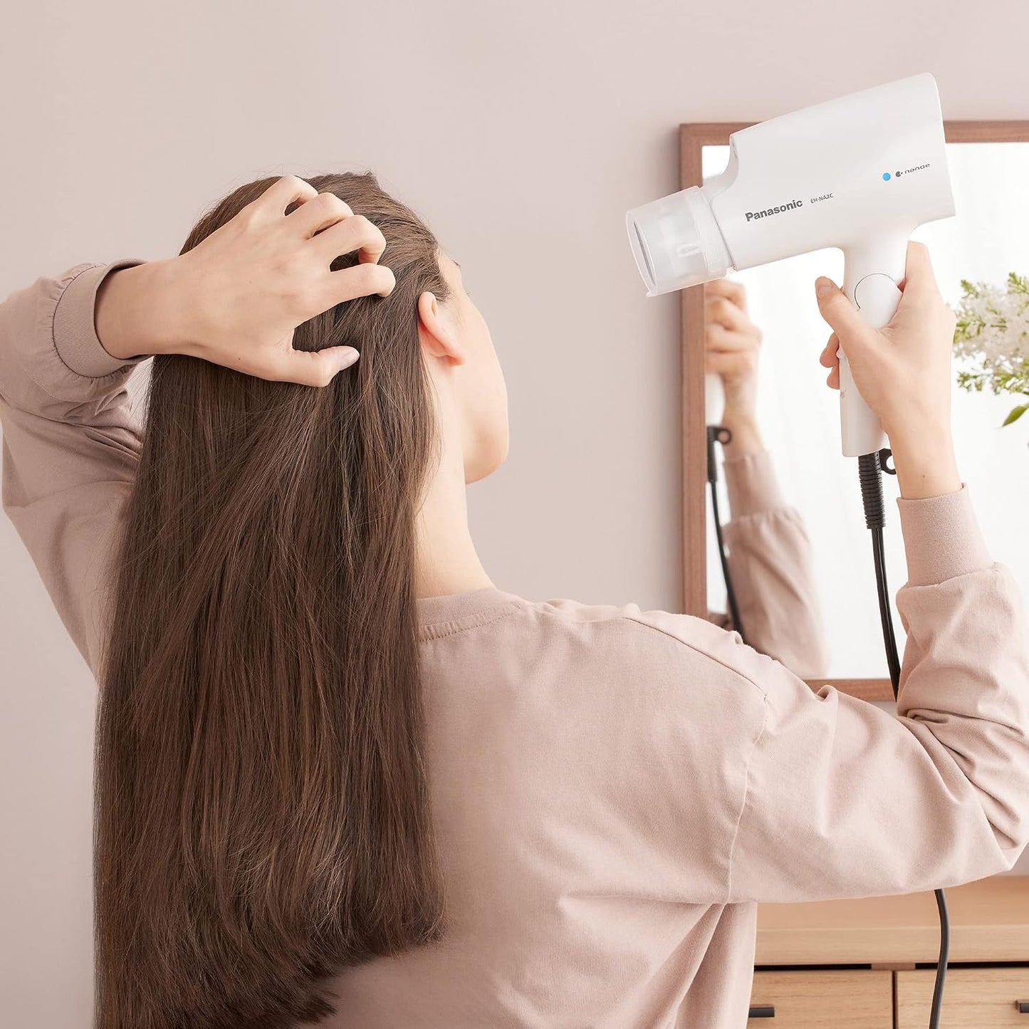 Panasonic Nanoe - Secador de pelo compacto EH-NA2C-W (blanco) - Tec...