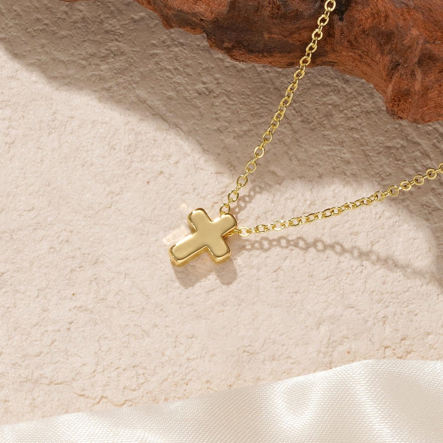 Turandoss Collar de Cruz de Oro para Mujeres - Delicado Collar de C...