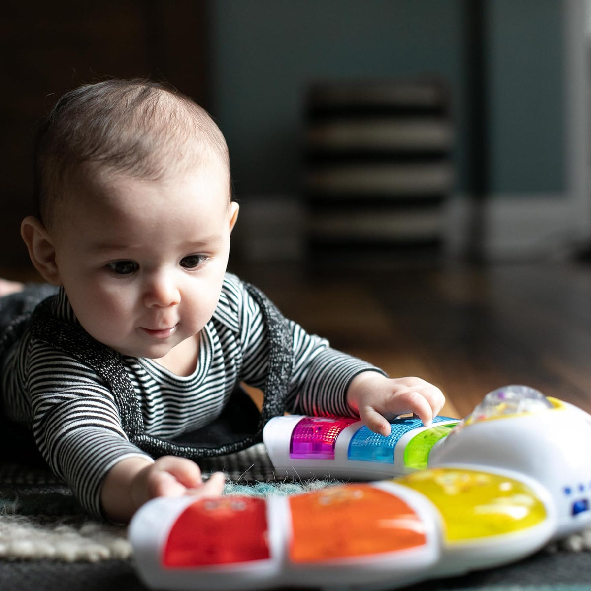 Baby Einstein Glow &amp; Discover - Juguete musical de barra de luz...