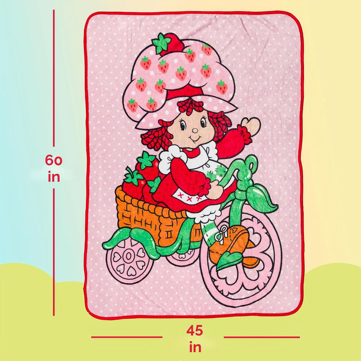 Manta de forro polar Silver Buffalo Strawberry Shortcake en bicicle...