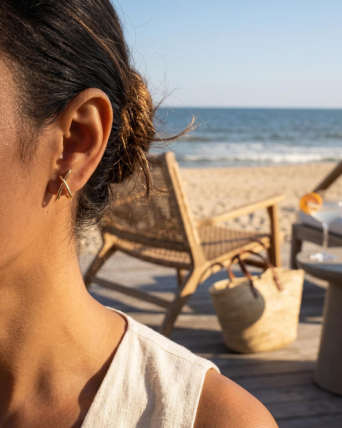 Aretes de oro para mujer, modernos, aretes de tuerca de oro de 14 q...