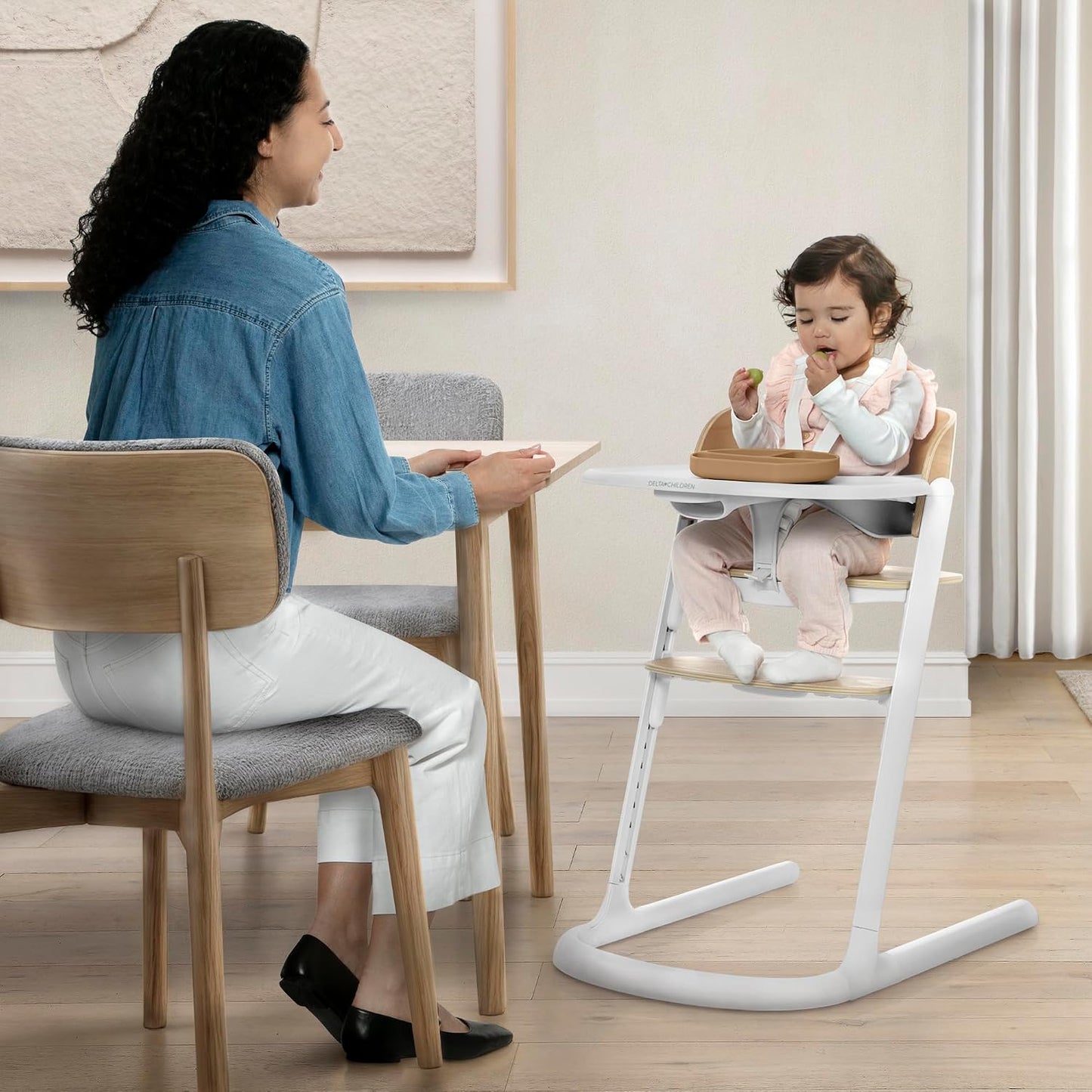 Delta Children Versa - Silla alta ajustable 3 en 1 para bebés y niñ...