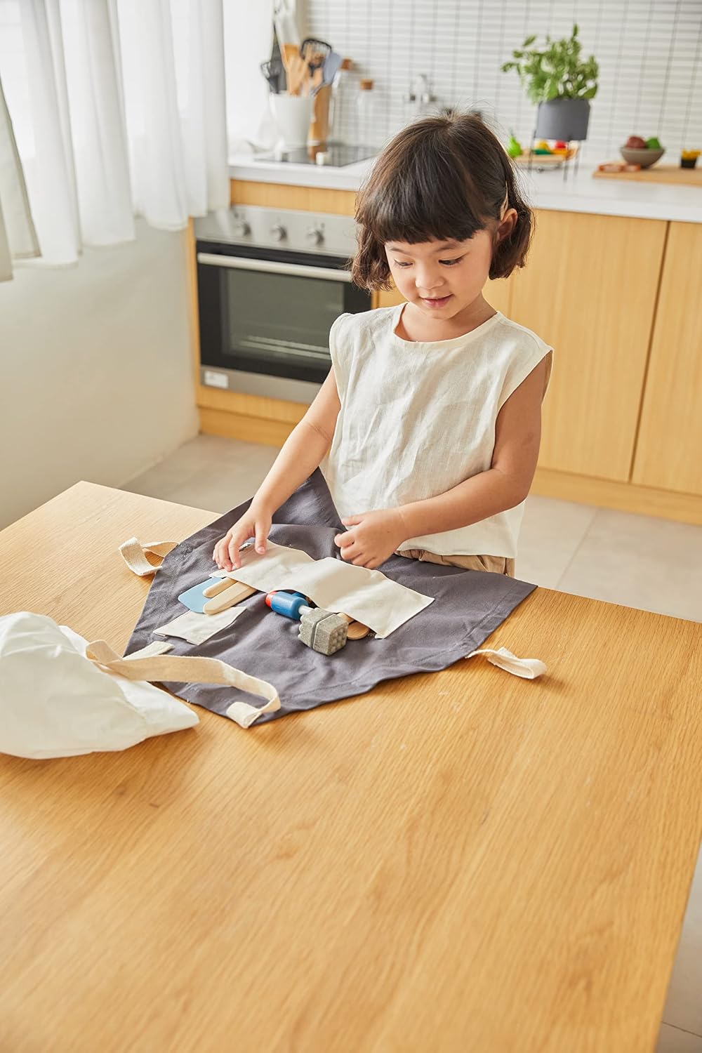 PlanToys Juego de chef con kit de cocina de madera con cuchillo, es...