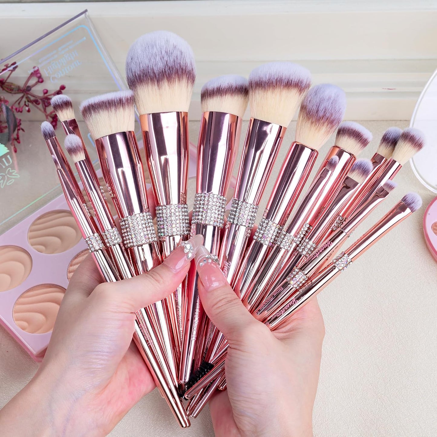 Bueart Design Juego de 16 brochas de maquillaje con elegante estuch...