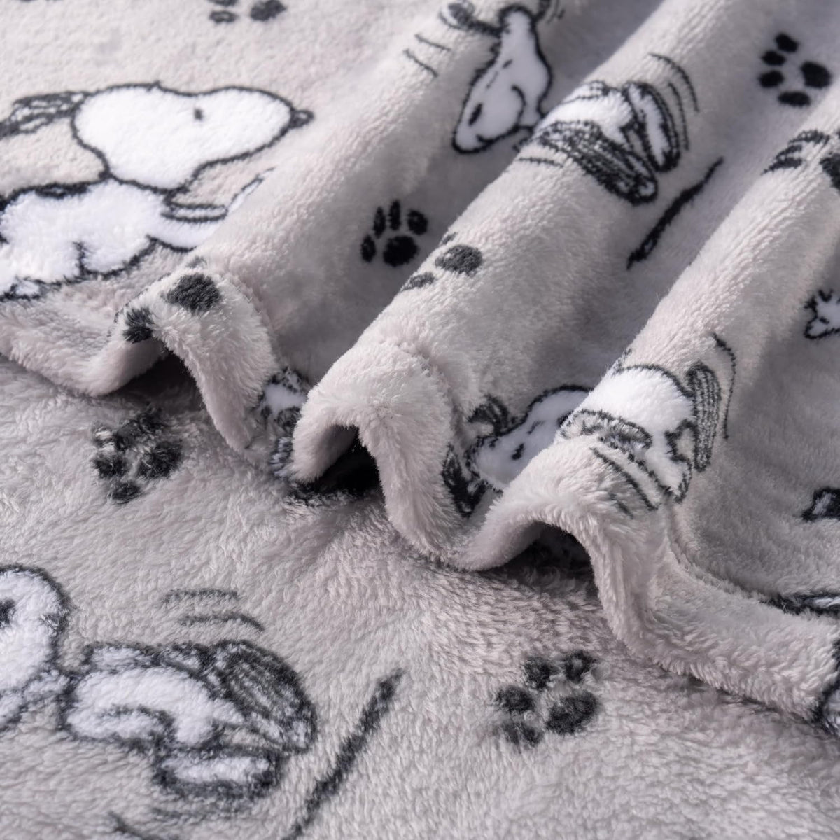 Berkshire Blanket Manta de Snoopy® de terciopelo VelvetLoft® de Pea...