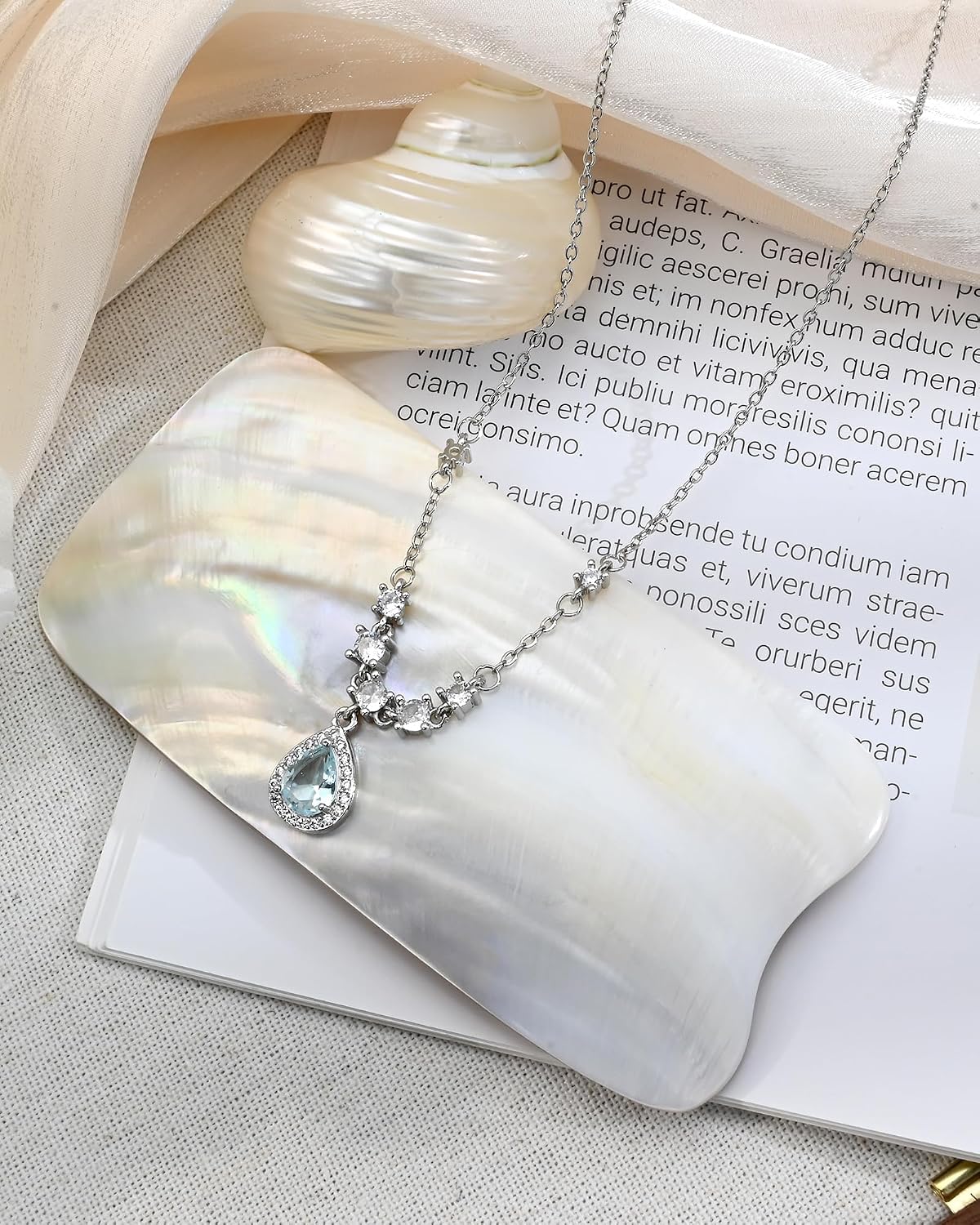 Watforsh Colgante de lágrima de plata con piedra natal de cristal a...