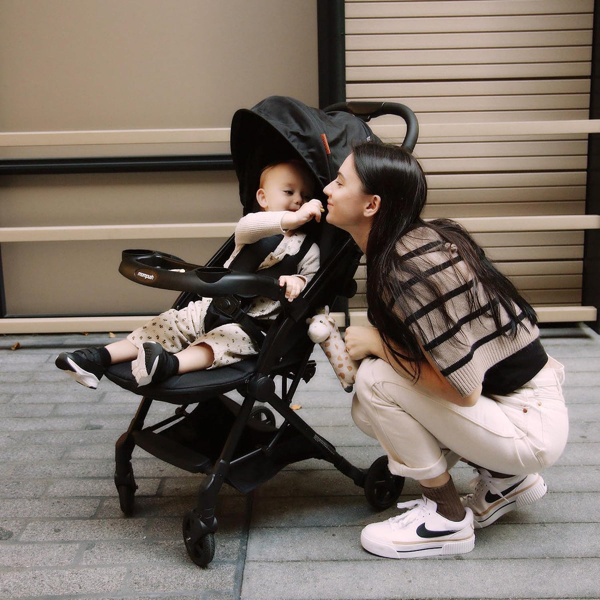 Mompush Lithe V2 - Cochecito de viaje ligero, compacto y plegable c...