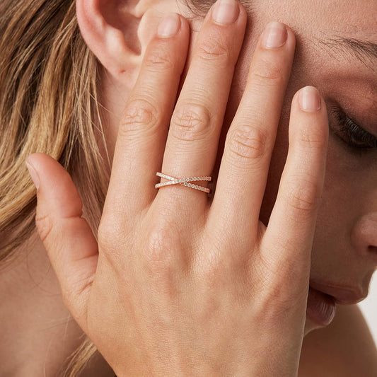 PAVOI - Anillo en X chapado en oro de 14 quilates con diamantes de...