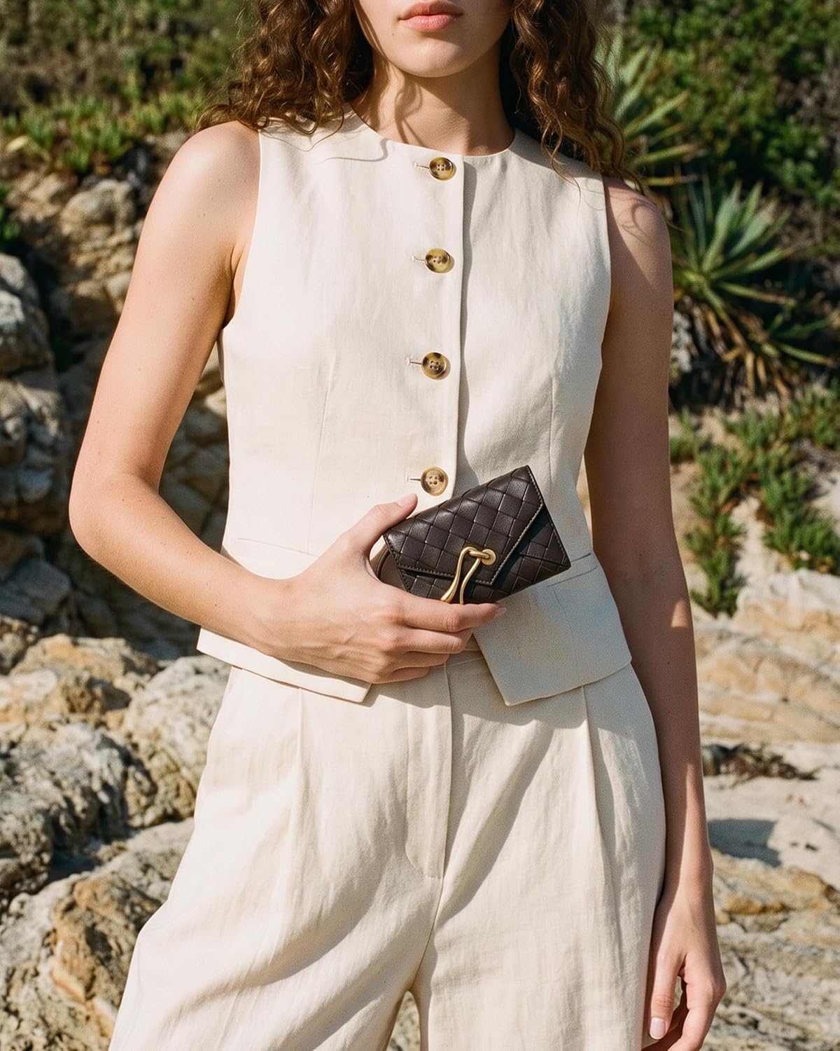 JW PEI Celeste - Cartera tipo sobre con textura tejida, Chocolate,...