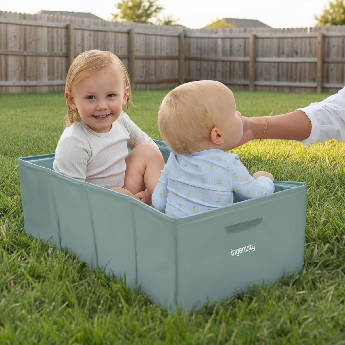 Ingenuity Tuckaway Bañera Plegable para Niños Pequeños, Convierte l...