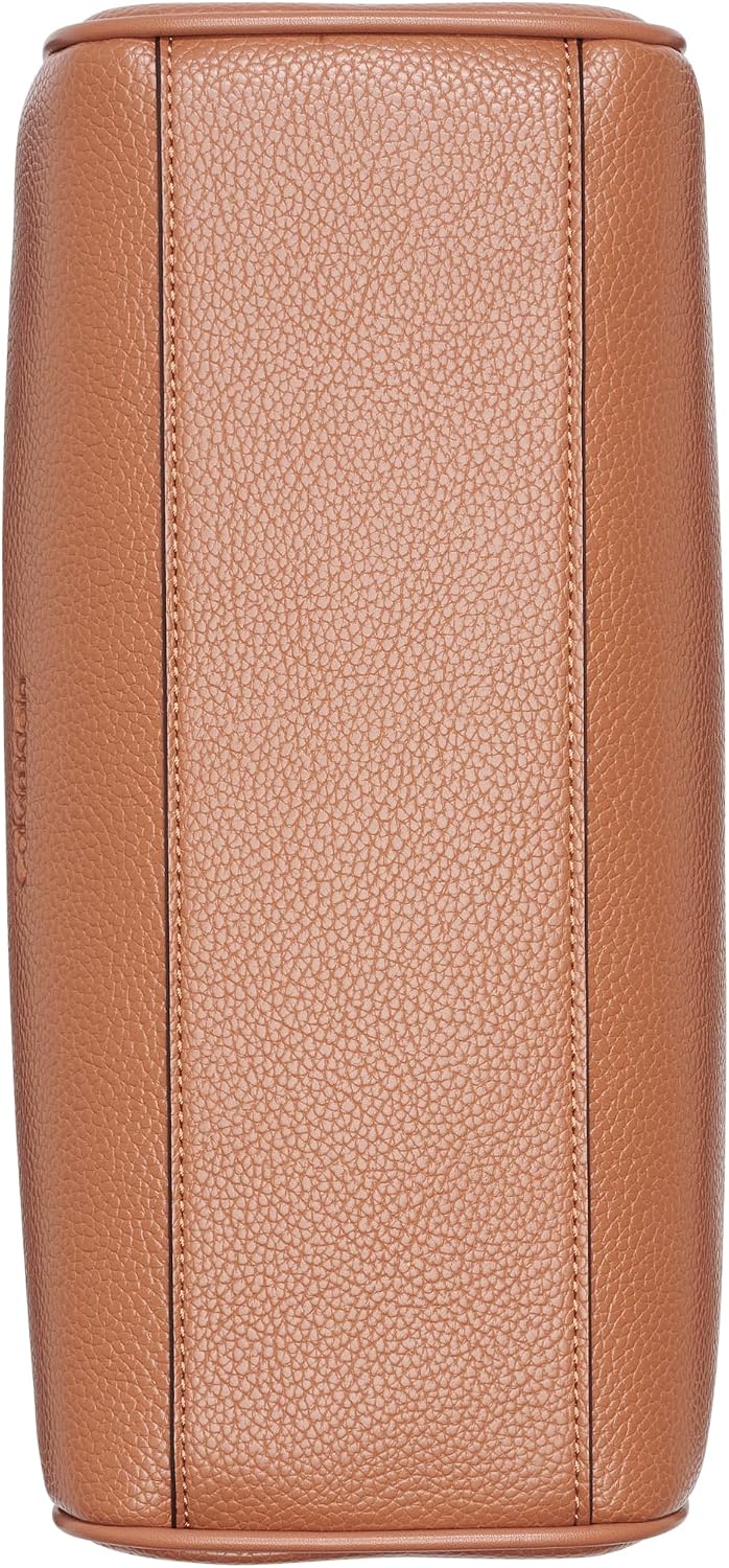 Calvin Klein Rue Barrel Satchel para mujer