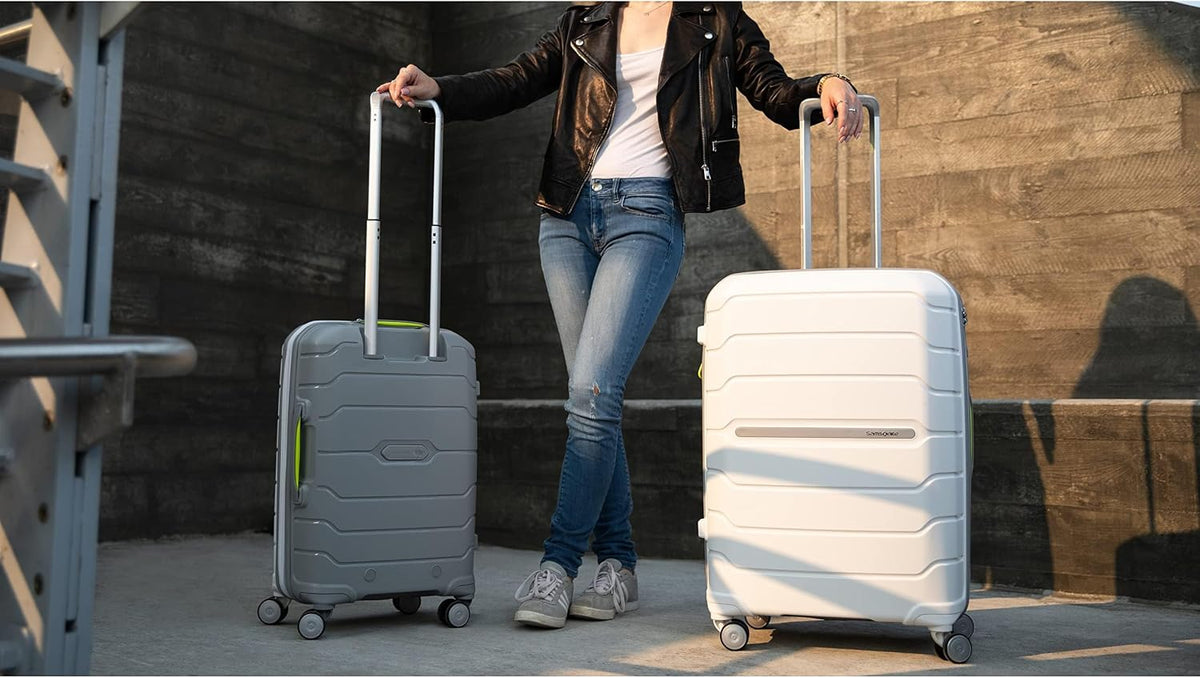Samsonite Freeform de carcasa rígida expandible con ruedas giratori...