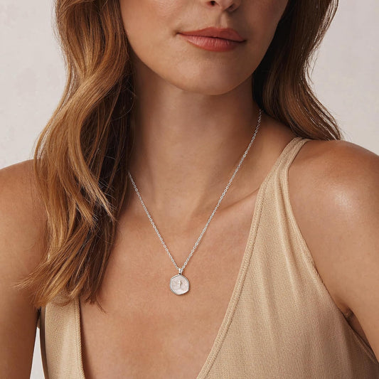 Robaice Collar de cruz para mujer, delicado collar de cruz chapado...