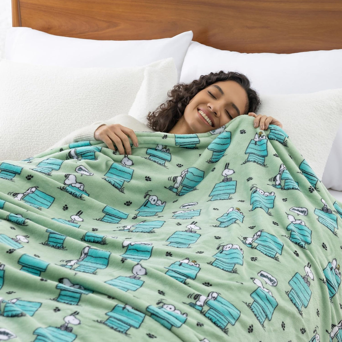 Berkshire Peanuts® VelvetLoft® - Manta de felpa de Snoopy con lindo...