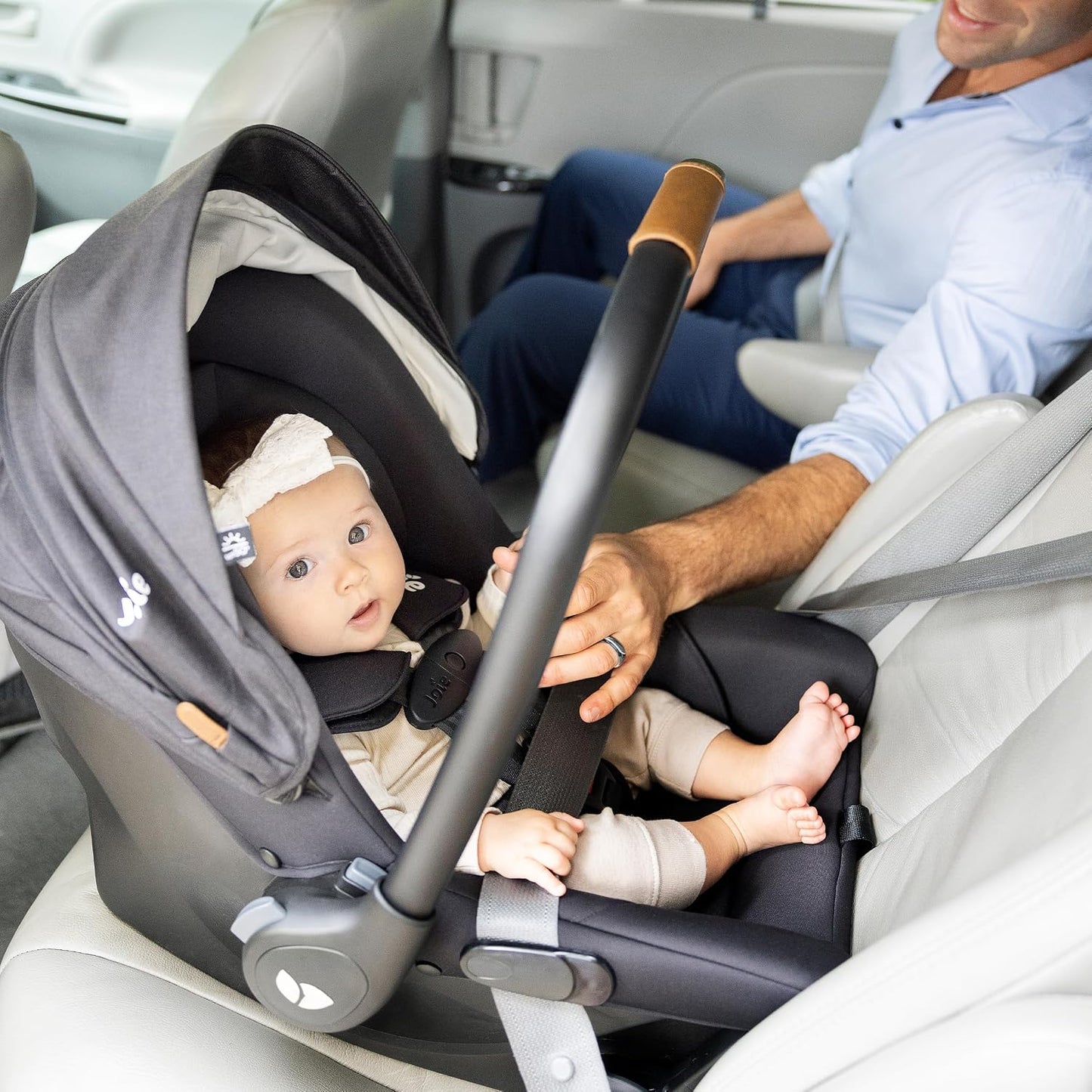 Joie Asiento de coche infantil Mint con base de pestillo \u2013 Asi...
