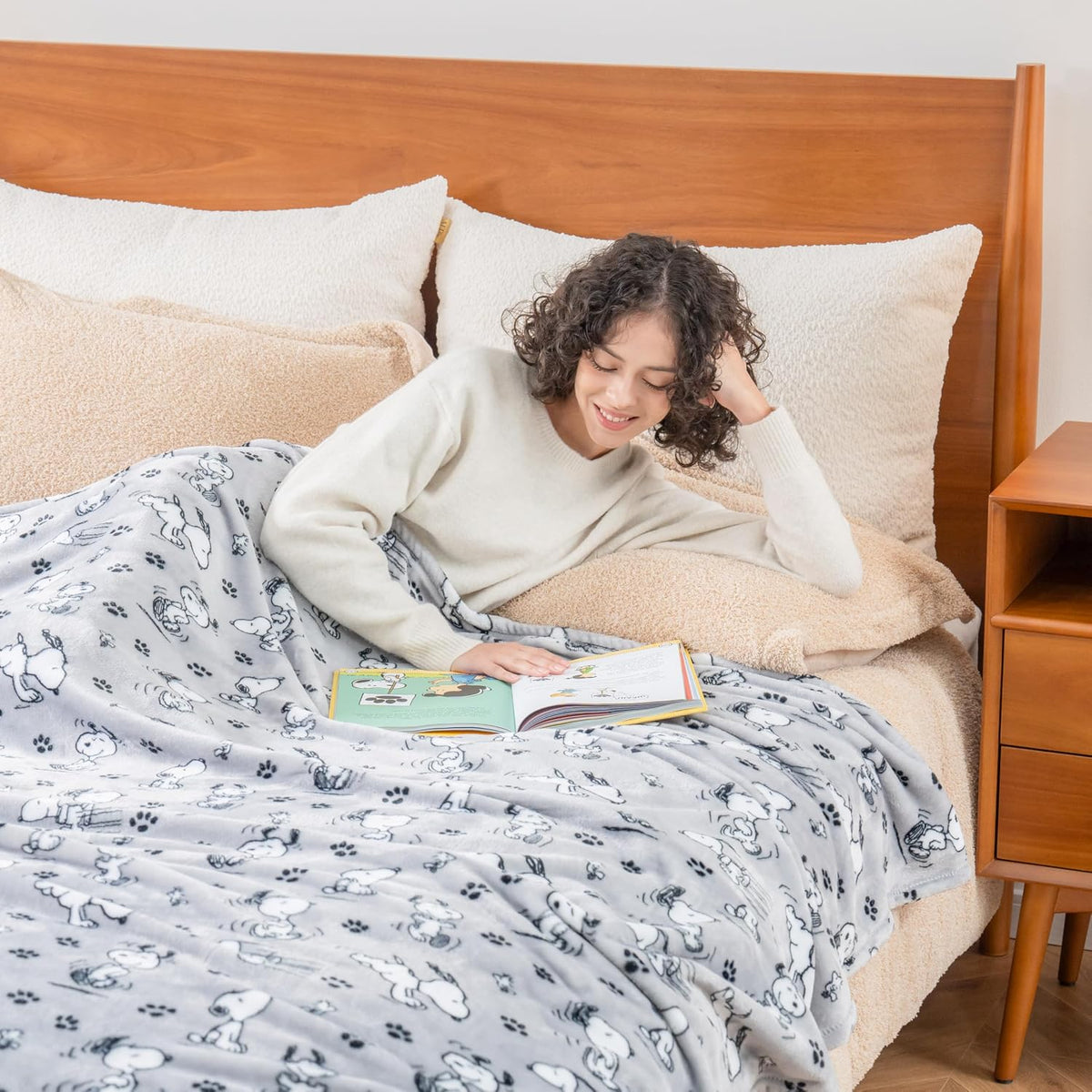 Berkshire Blanket Peanuts® VelvetLoft® Manta de Felpa de Personaje...