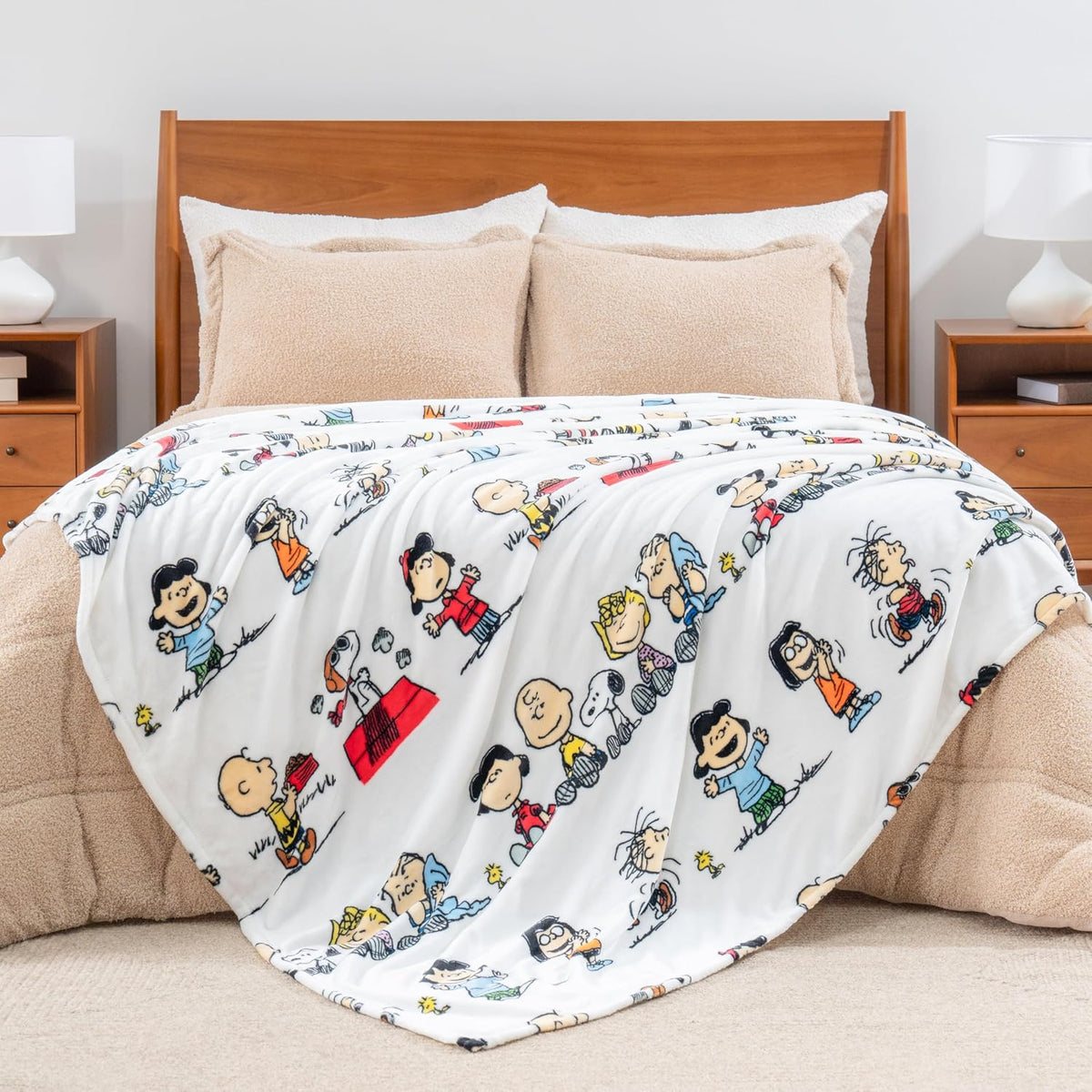 Manta de Berkshire Blanket Peanuts® VelvetLoft® de personaje encant...