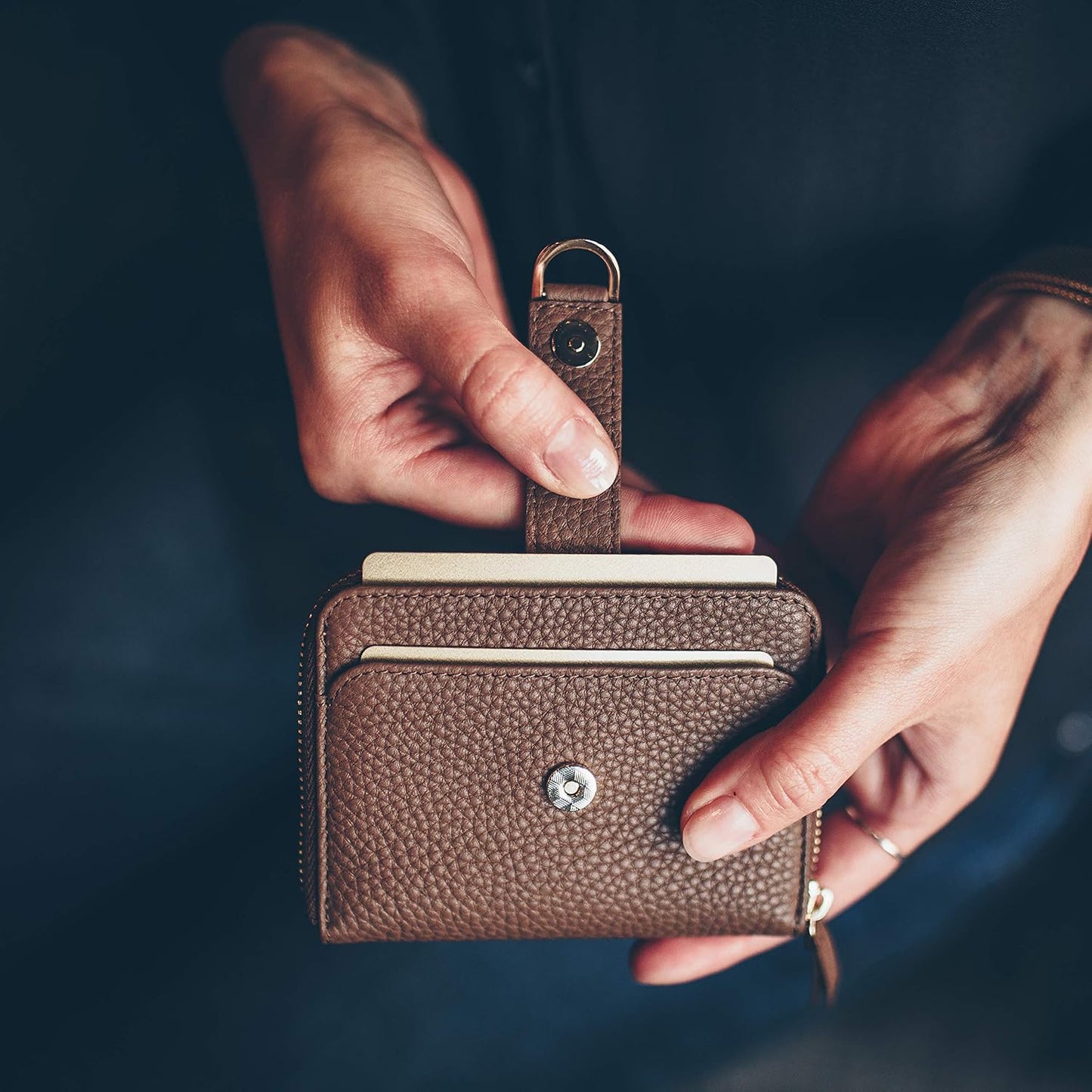 Vaultskin Cartera pequeña para mujer, tarjetero de cuero con bloque...