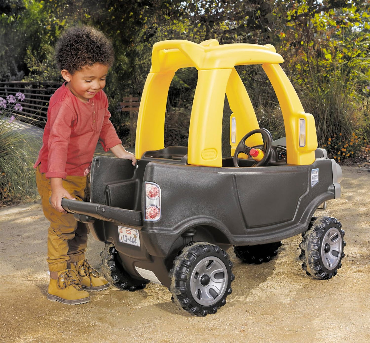 Little Tikes \u2013 Camión acogedor para montar en color negro