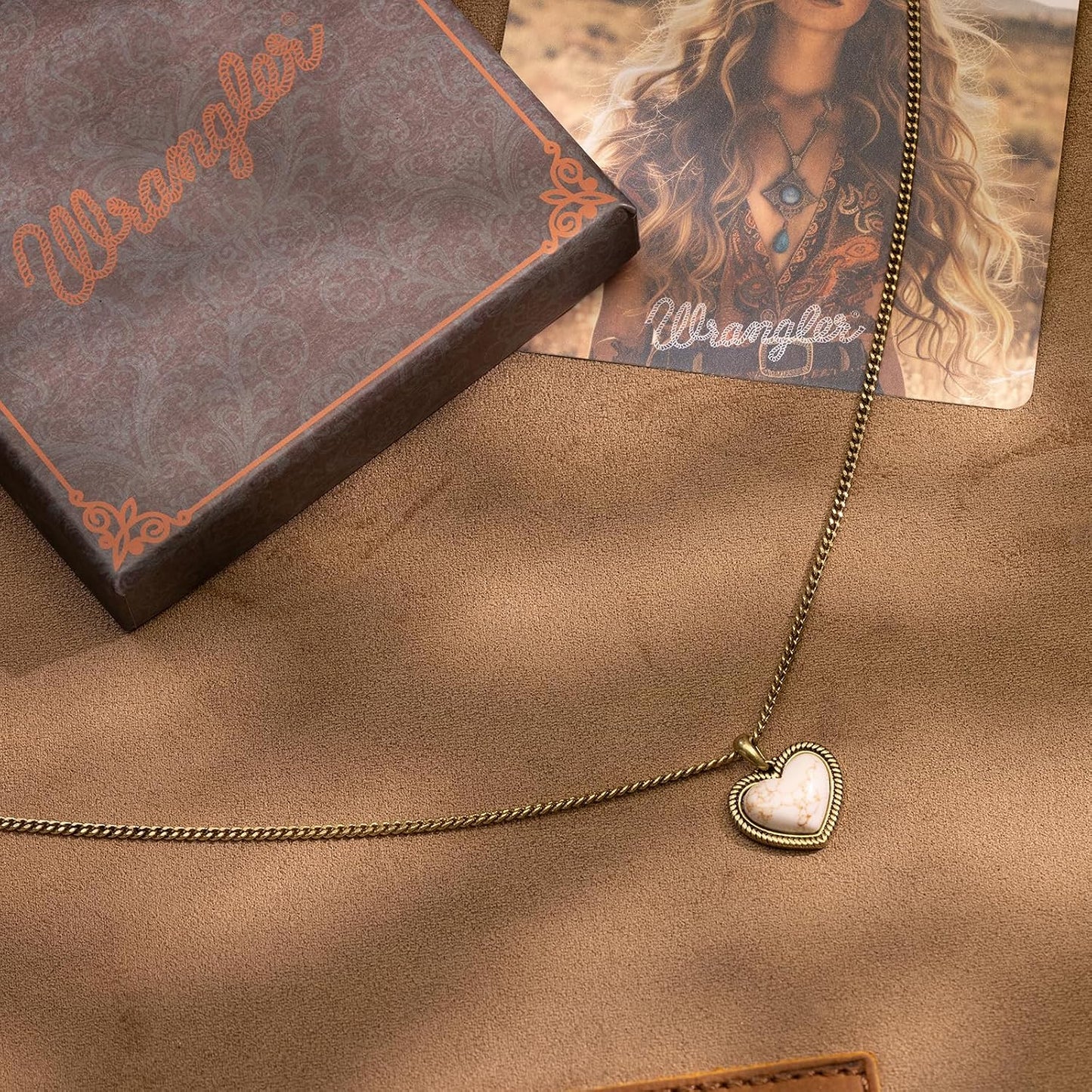 Collar con colgante de corazón vaquero de turquesa de Montana West...