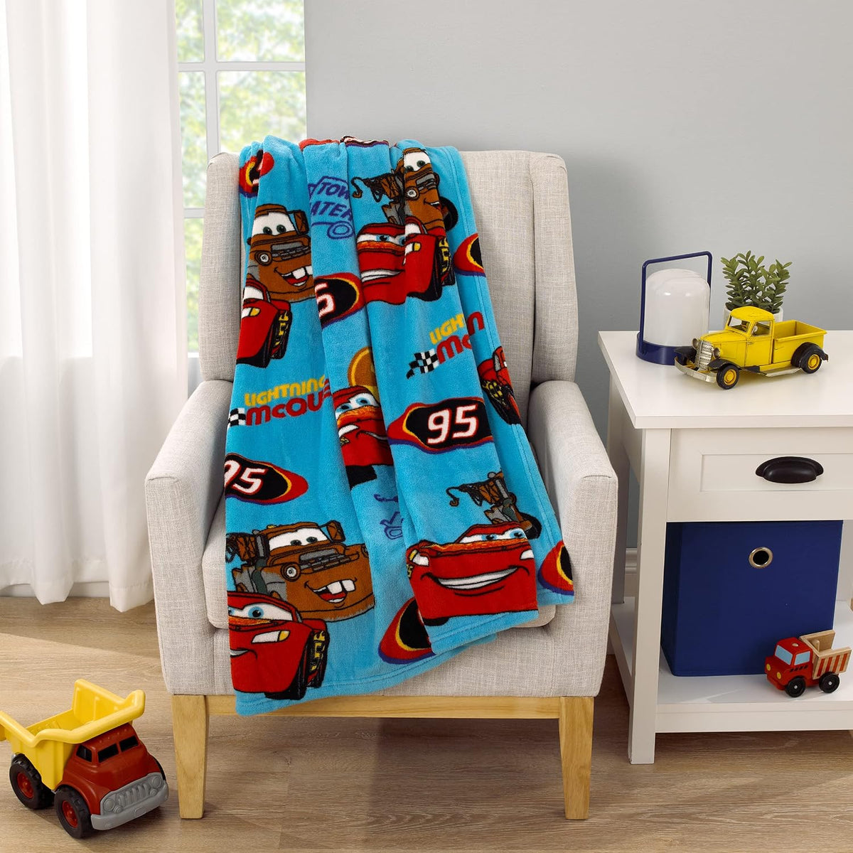 Disney Cars Radiator Springs Lightning McQueen y Tow-Mater - Manta...