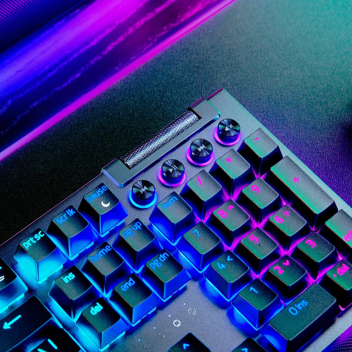Razer BlackWidow V4 Pro - Teclado mecánico con cable para juegos, i...