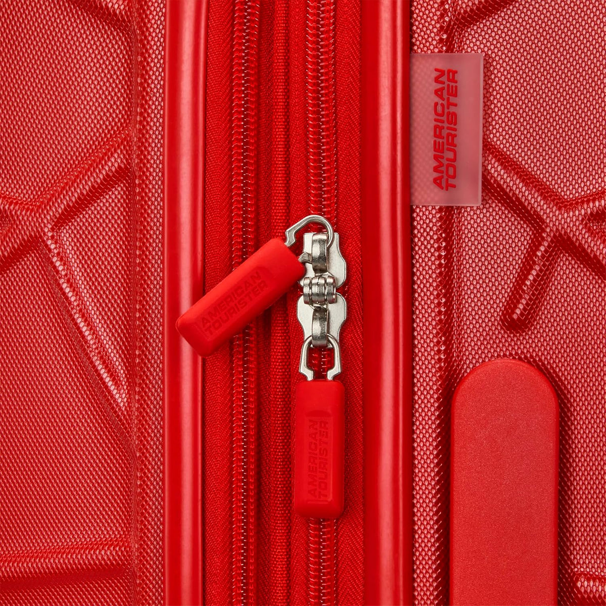 American Tourister, Rojo Brillante, De mano