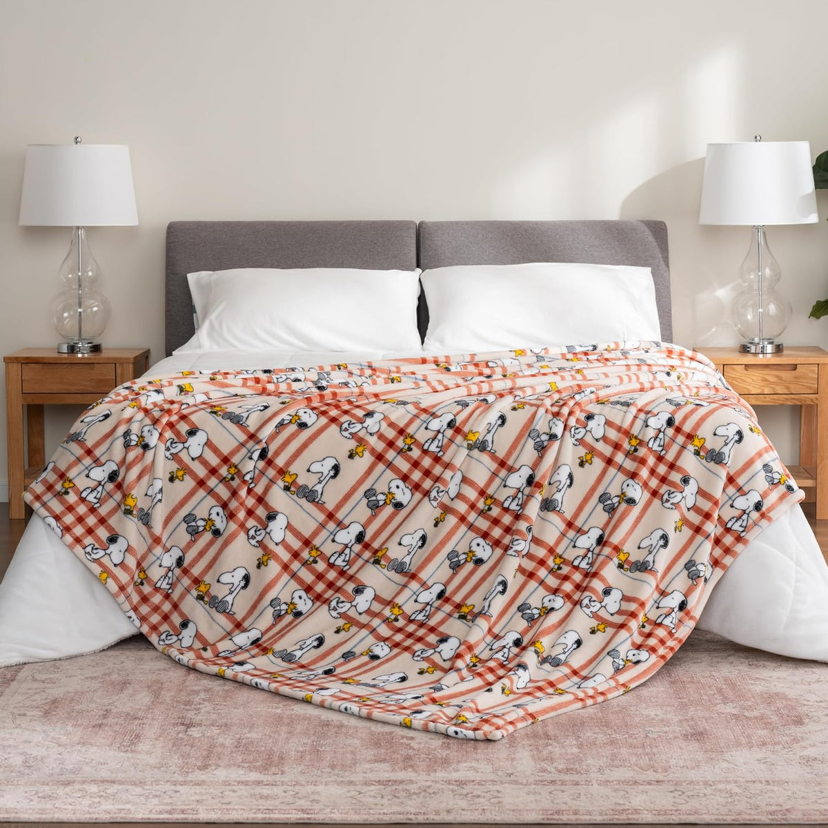 Berkshire Blanket Peanuts® VelvetLoft® - Manta de felpa de personaj...