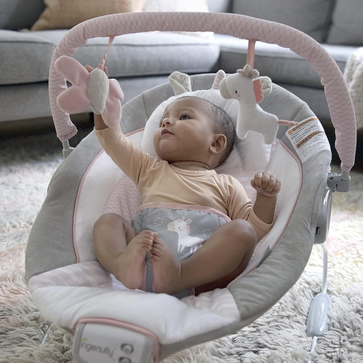 Ingenuity Hamaca Relajante para Bebé Asiento Infantil con Vibracion...
