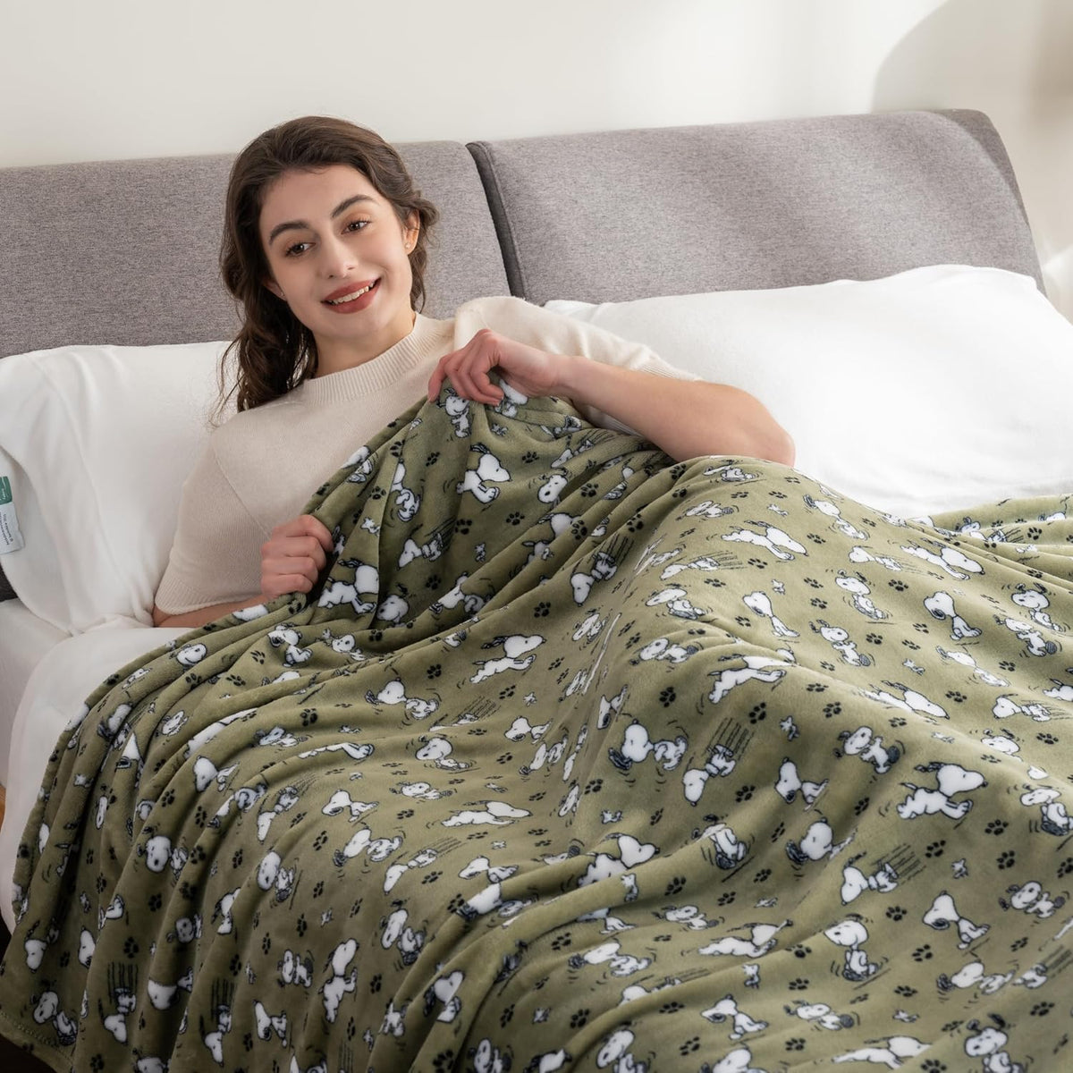 Berkshire Blanket Manta de felpa VelvetLoft® de Peanuts® con person...