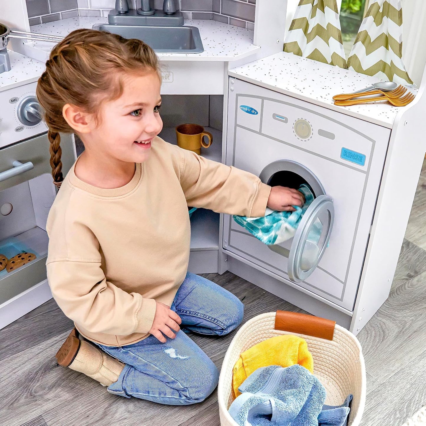 KidKraft Ultimate - Cocina de madera de esquina con luces y sonidos...