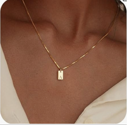 COLLAR DELICADO CON INICIAL
